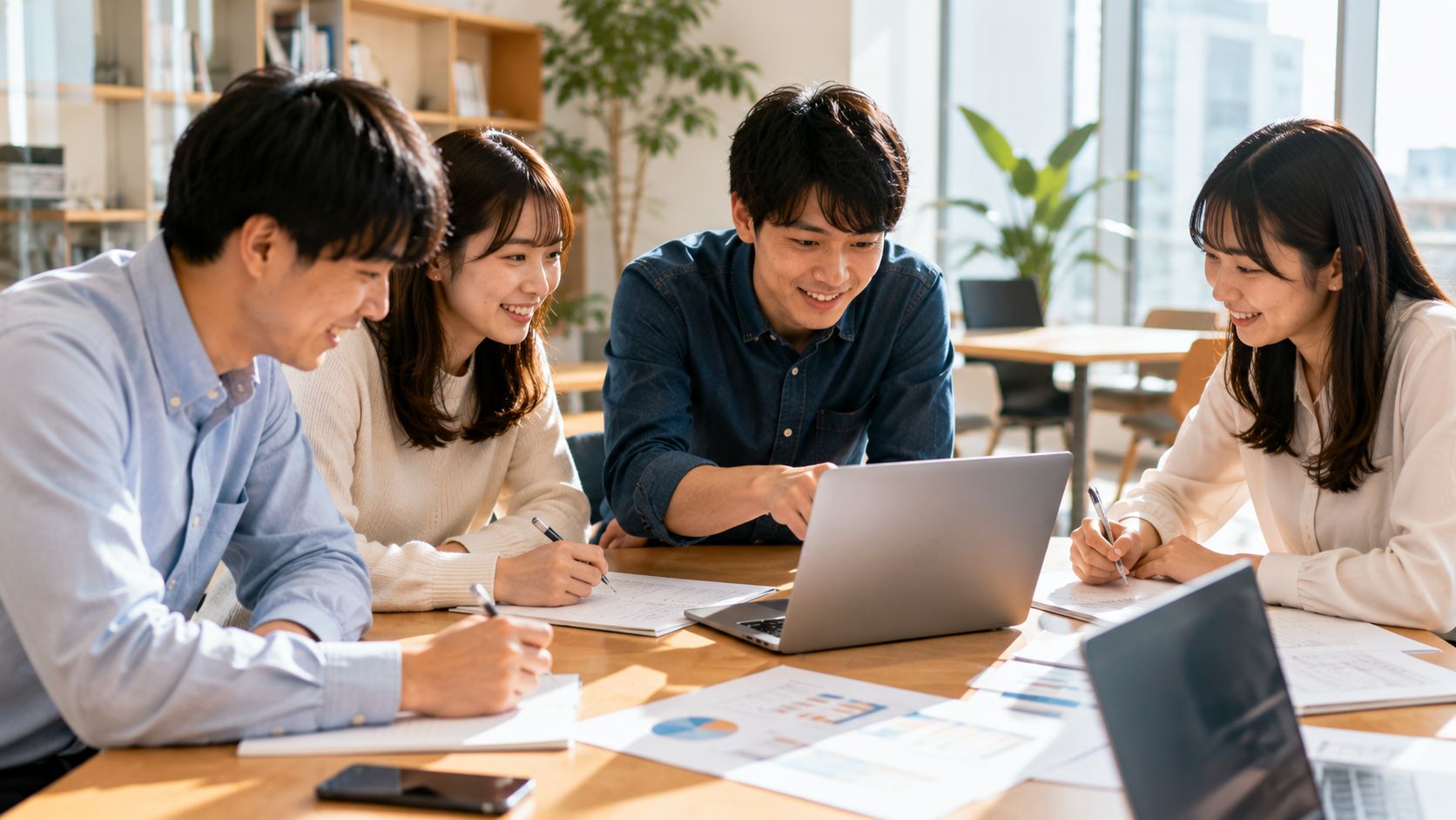 学生が金融知識を学んでいる様子